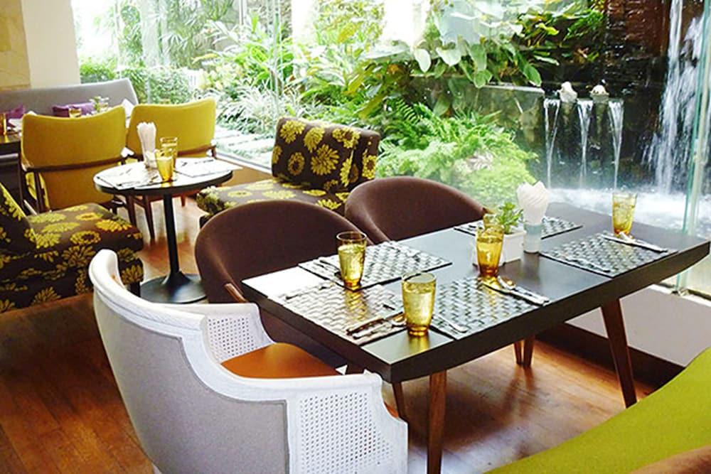 St. James Hotel Bangkok Exterior foto