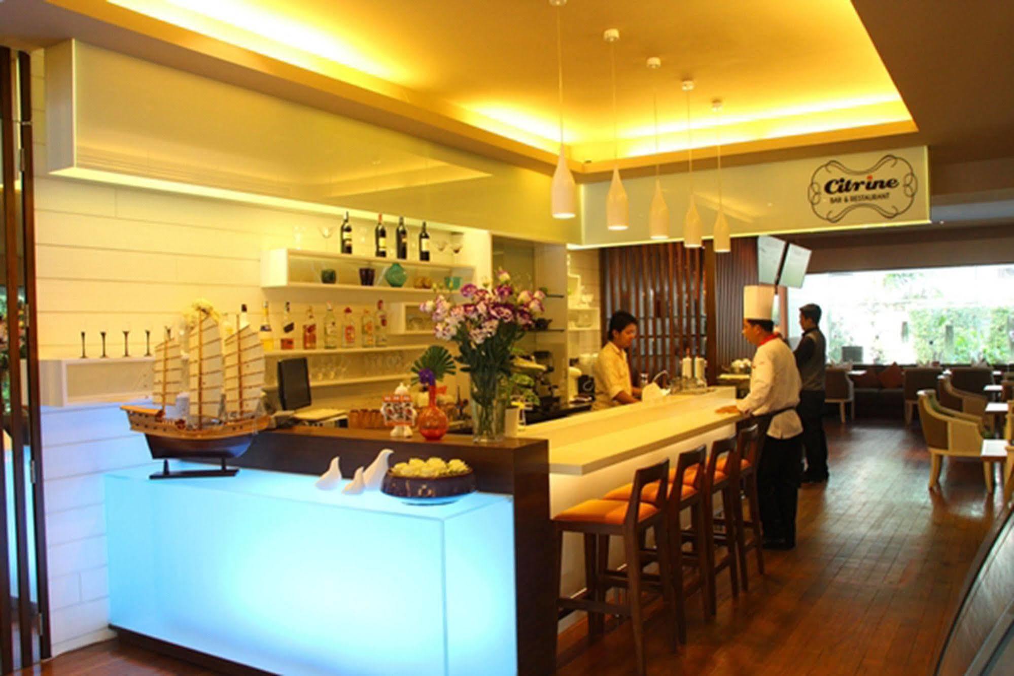 St. James Hotel Bangkok Exterior foto