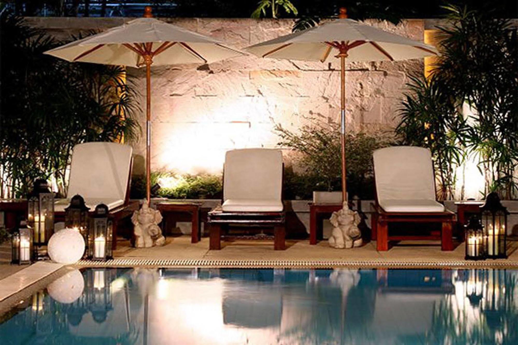 St. James Hotel Bangkok Exterior foto